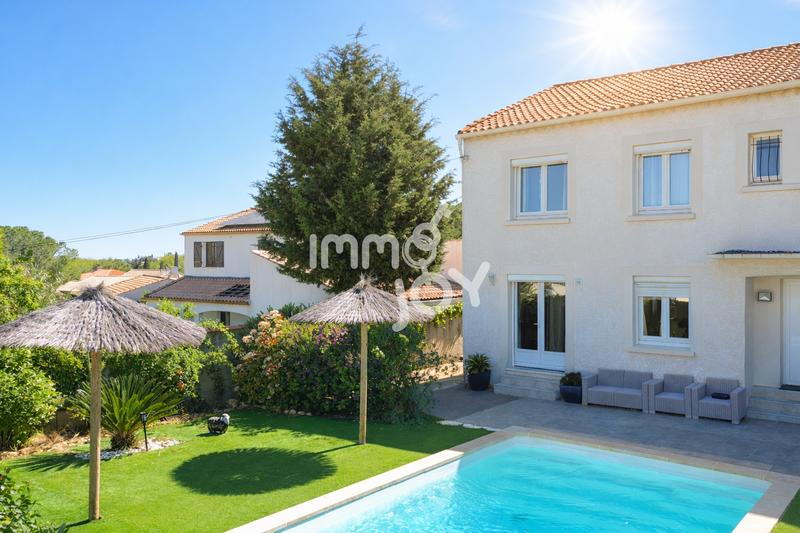 Villa - 213 m² - 8 pièces