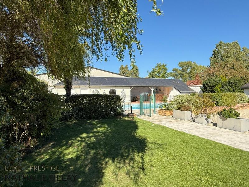 Maison - 284 m² - 9 pièces