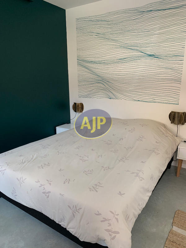 Maison - 270 m² - 6 pièces