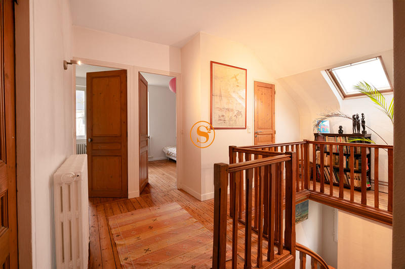 Maison - 182 m² - 8 pièces