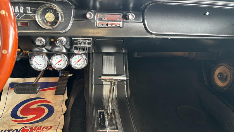 Ford Mustang Cabriolet 289 Ci V8 Popy Red 1965