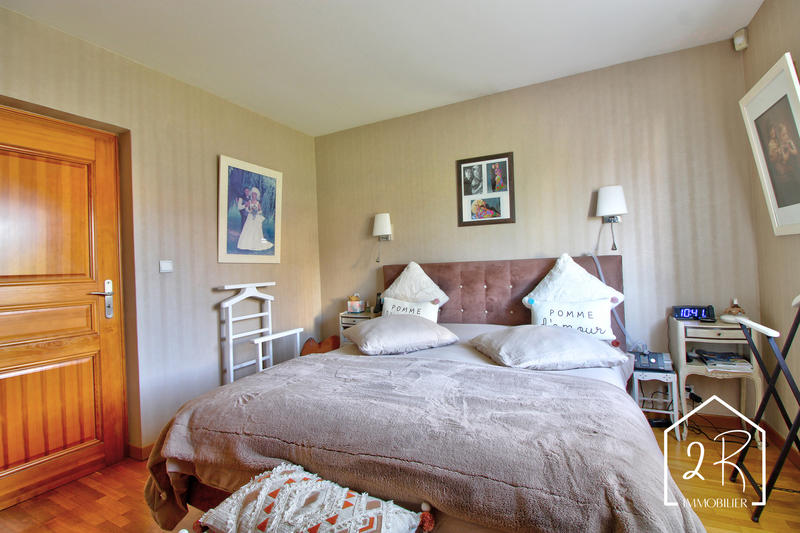 Villa - 253 m² - 10 pièces