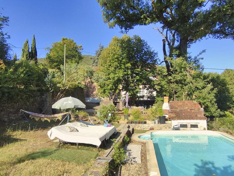 Maison - 285 m² - 10 pièces