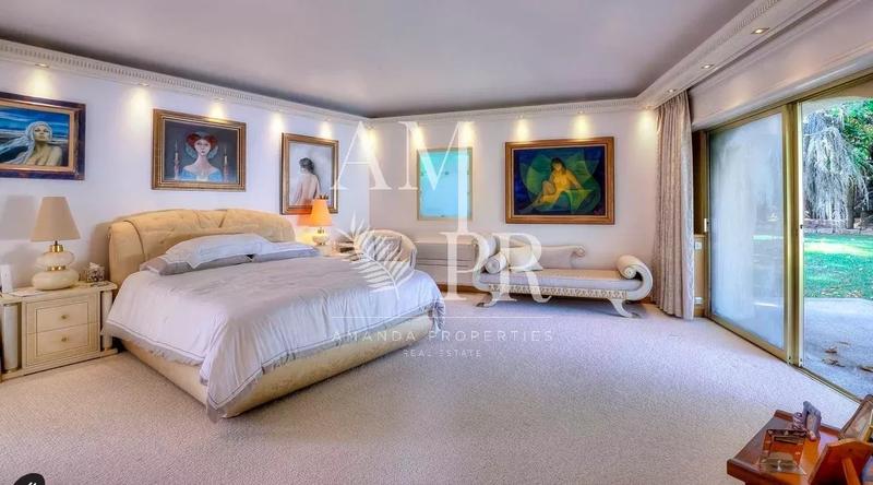 Villa - 520 m² - 10 pièces