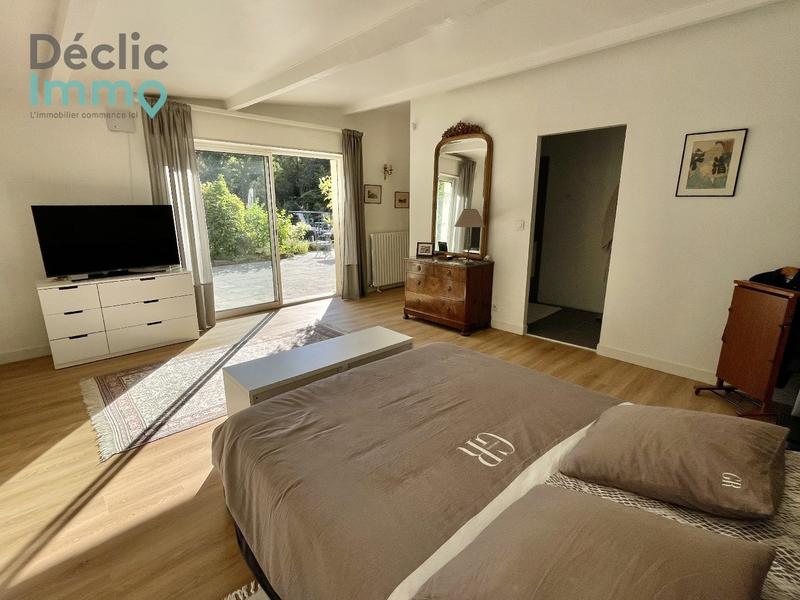 Maison - 275 m² - 9 pièces