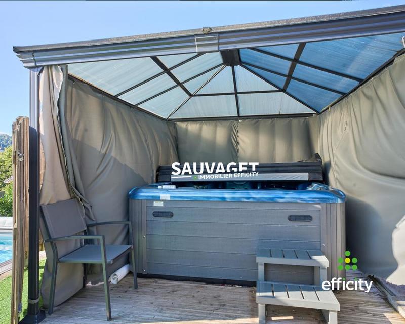 Maison - 320 m² - 11 pièces