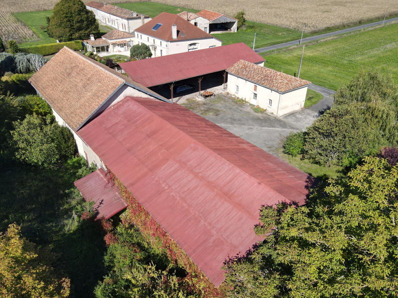 Propriété - 232 m² - 13 pièces