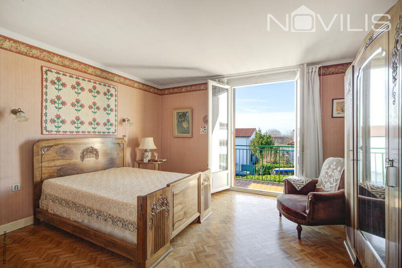 Demeure - 160 m² - 7 pièces