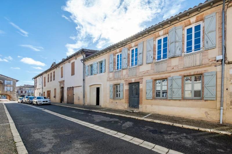 Maison - 333 m² - 15 pièces