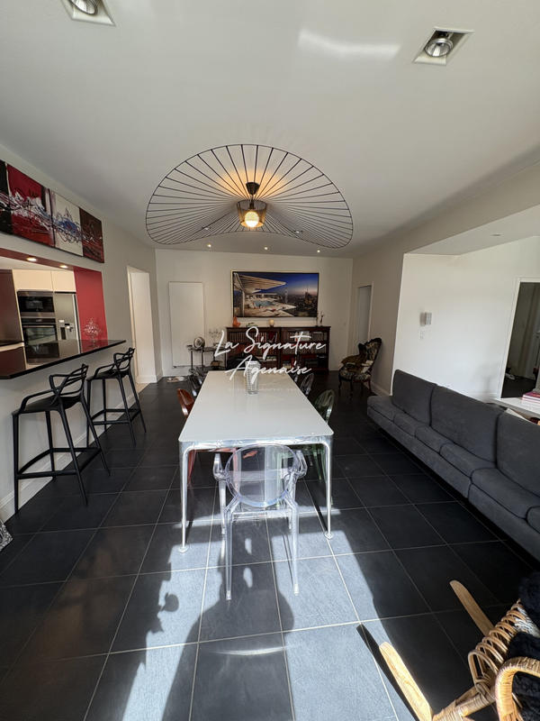 Maison - 215 m² - 6 pièces