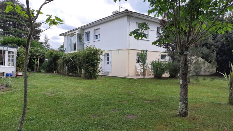 Maison - 254 m² - 10 pièces