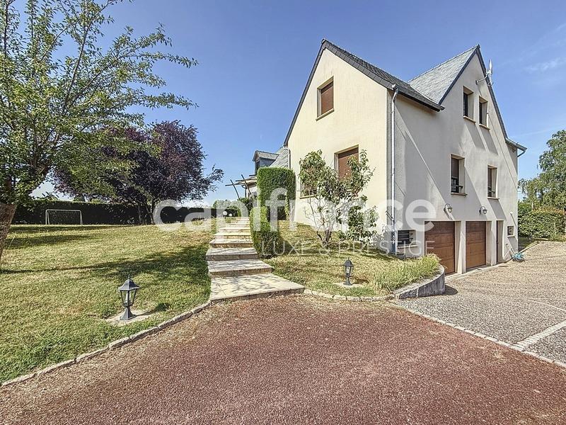 Maison - 212 m² - 8 pièces