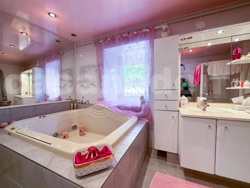 Maison - 234 m² - 6 pièces