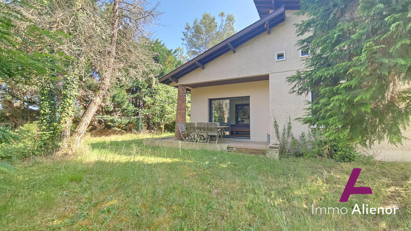 Maison - 215 m² - 9 pièces