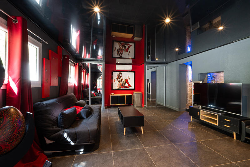 Propriété - 325 m² - 8 pièces