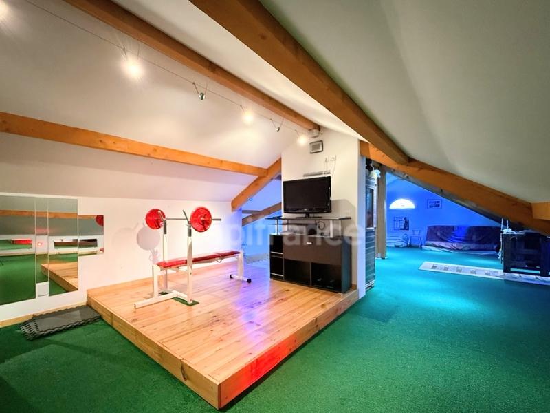 Maison - 211 m² - 9 pièces