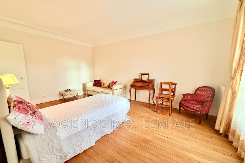 Maison - 210 m² - 8 pièces