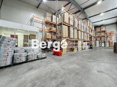 Entrepôt - 759 m²