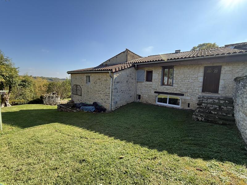 Maison en pierre - 279 m² - 6 pièces