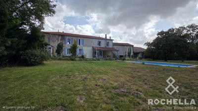 Maison ancienne - 228 m² - 8 pièces