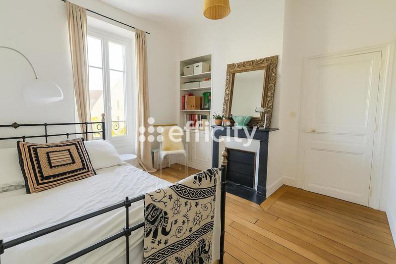 Maison - 304 m² - 9 pièces