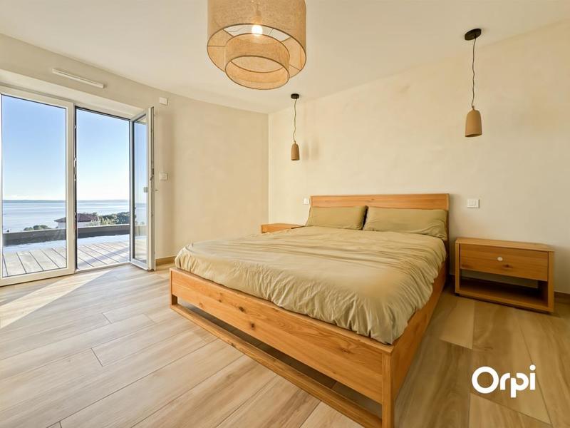 Villa - 230 m² - 6 pièces