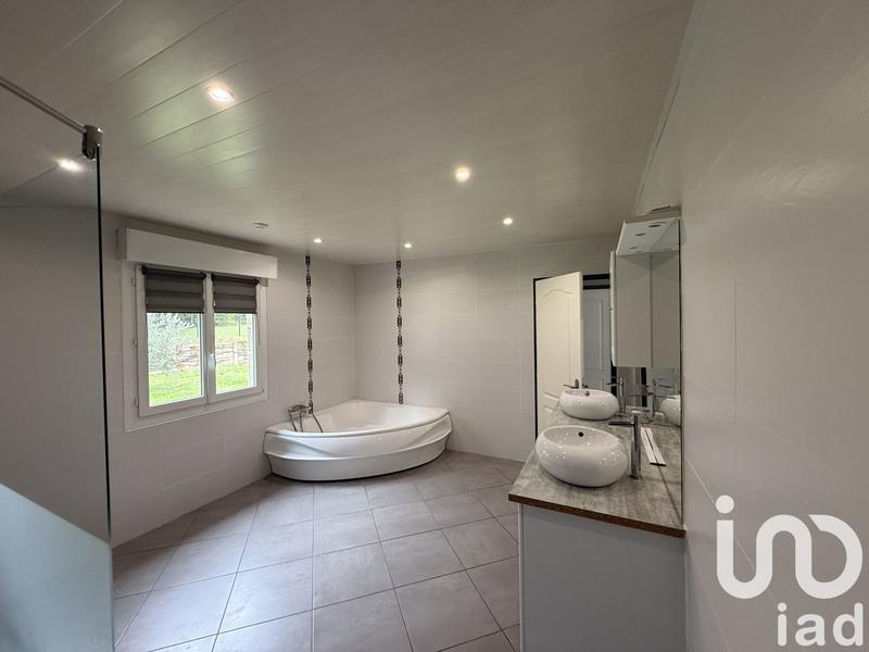 Maison - 215 m² - 7 pièces