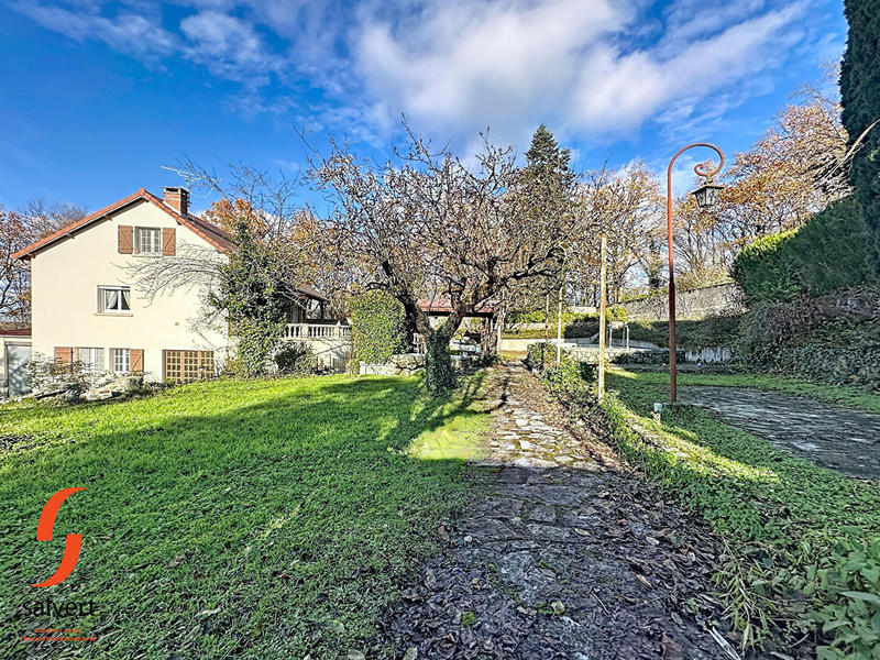 Maison - 215 m² - 7 pièces