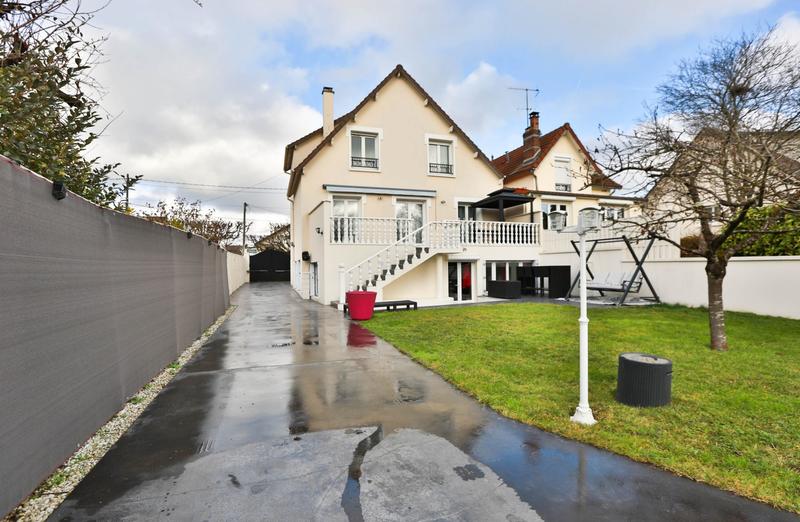 Maison - 197 m² - 6 pièces