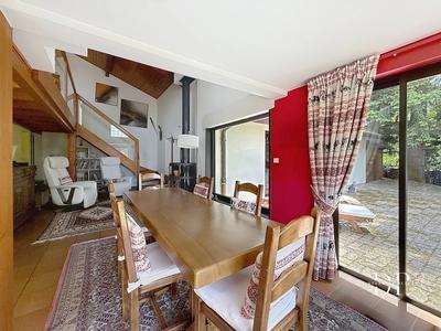 Maison - 259 m² - 5 pièces