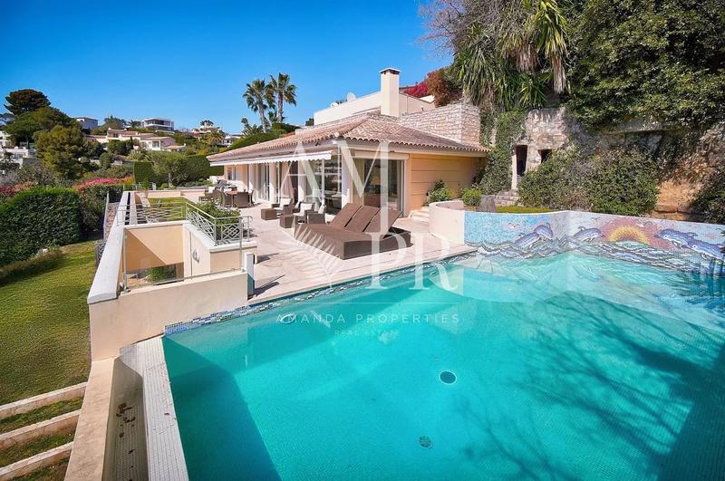 Villa - 333 m² - 8 pièces