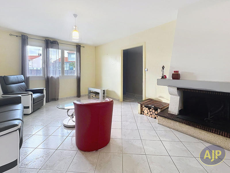 Maison - 102 m² - 4 pièces