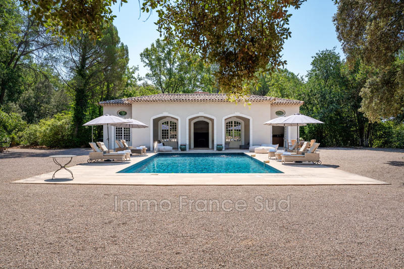 Maison - 717 m² - 19 pièces