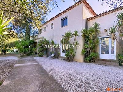 Maison - 248 m² - 10 pièces