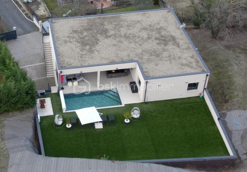 Maison - 243 m² - 7 pièces