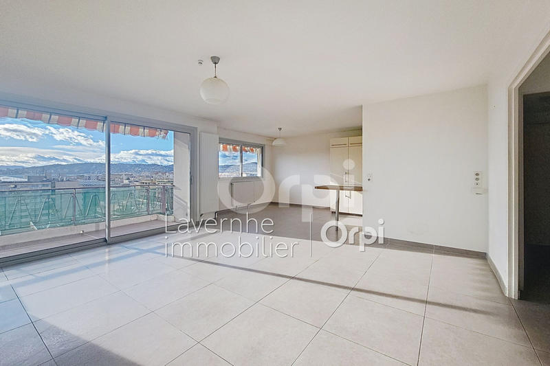 Appartement - 99 m² - 5 pièces