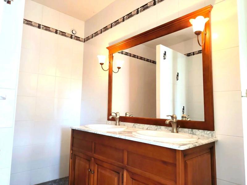 Maison - 259 m² - 7 pièces