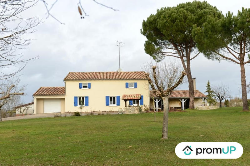 Maison - 276 m² - 8 pièces