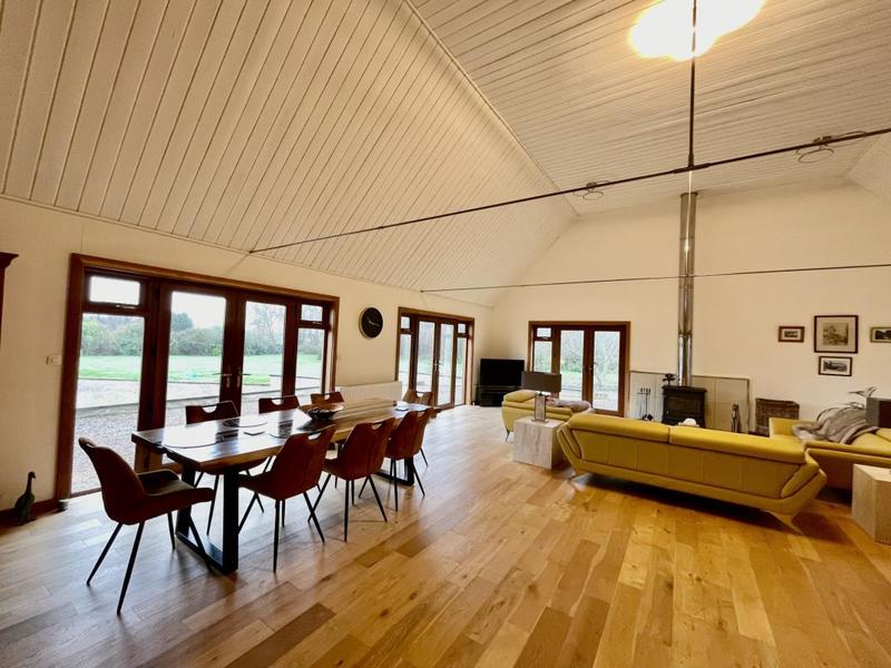 Maison - 200 m² - 7 pièces