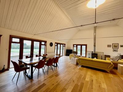 Maison - 200 m² - 7 pièces