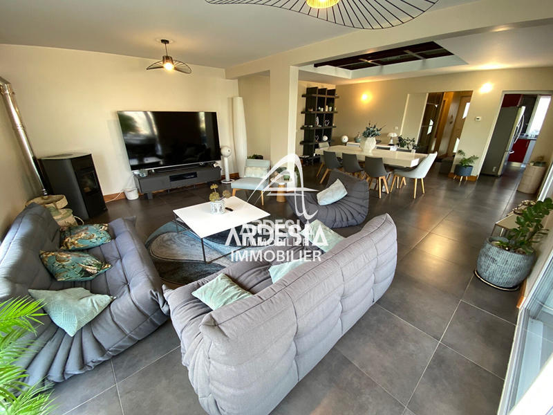 Maison - 189 m² - 6 pièces