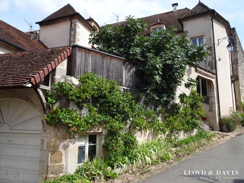 Maison - 221 m² - 7 pièces