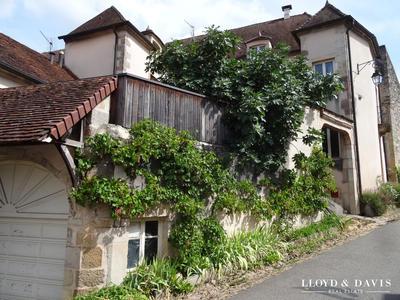 Maison - 221 m² - 7 pièces