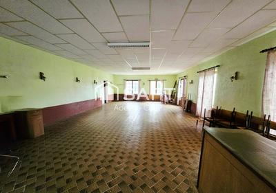 Maison - 300 m² - 10 pièces