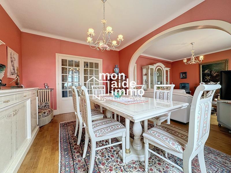 Maison - 300 m² - 15 pièces