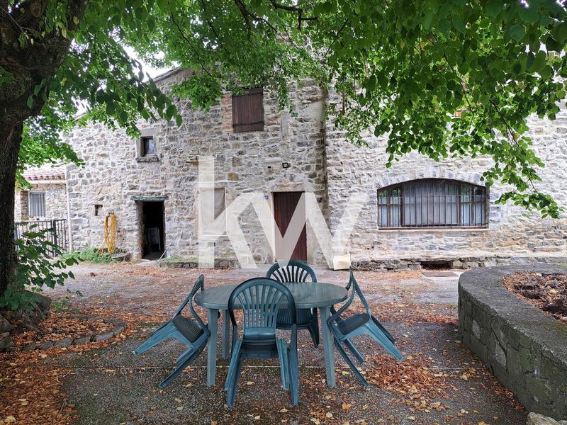 Maison - 245 m² - 10 pièces