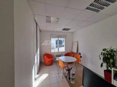 Bureau - 378 m² - 17 pièces