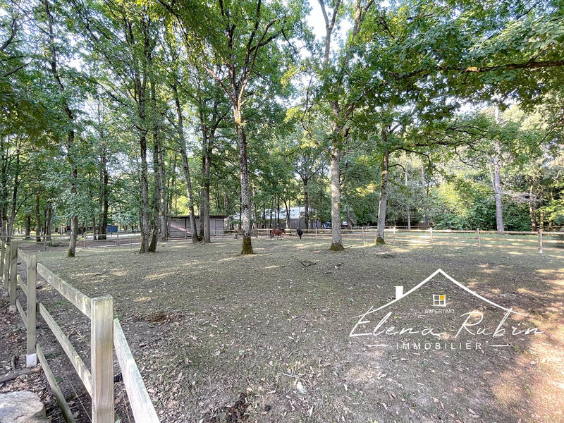 Propriété - 378 m² - 12 pièces