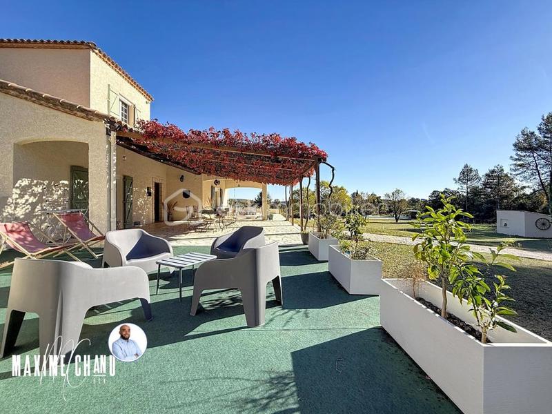 Propriété - 285 m² - 6 pièces