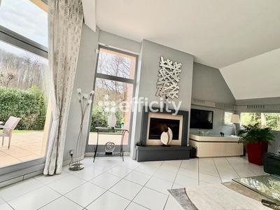 Maison - 205 m² - 7 pièces